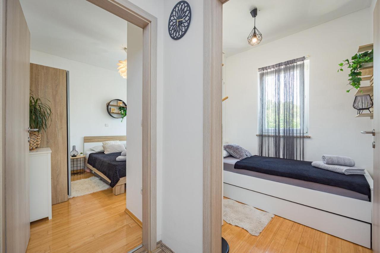 Studio Apartman Marly Daire Pula Dış mekan fotoğraf